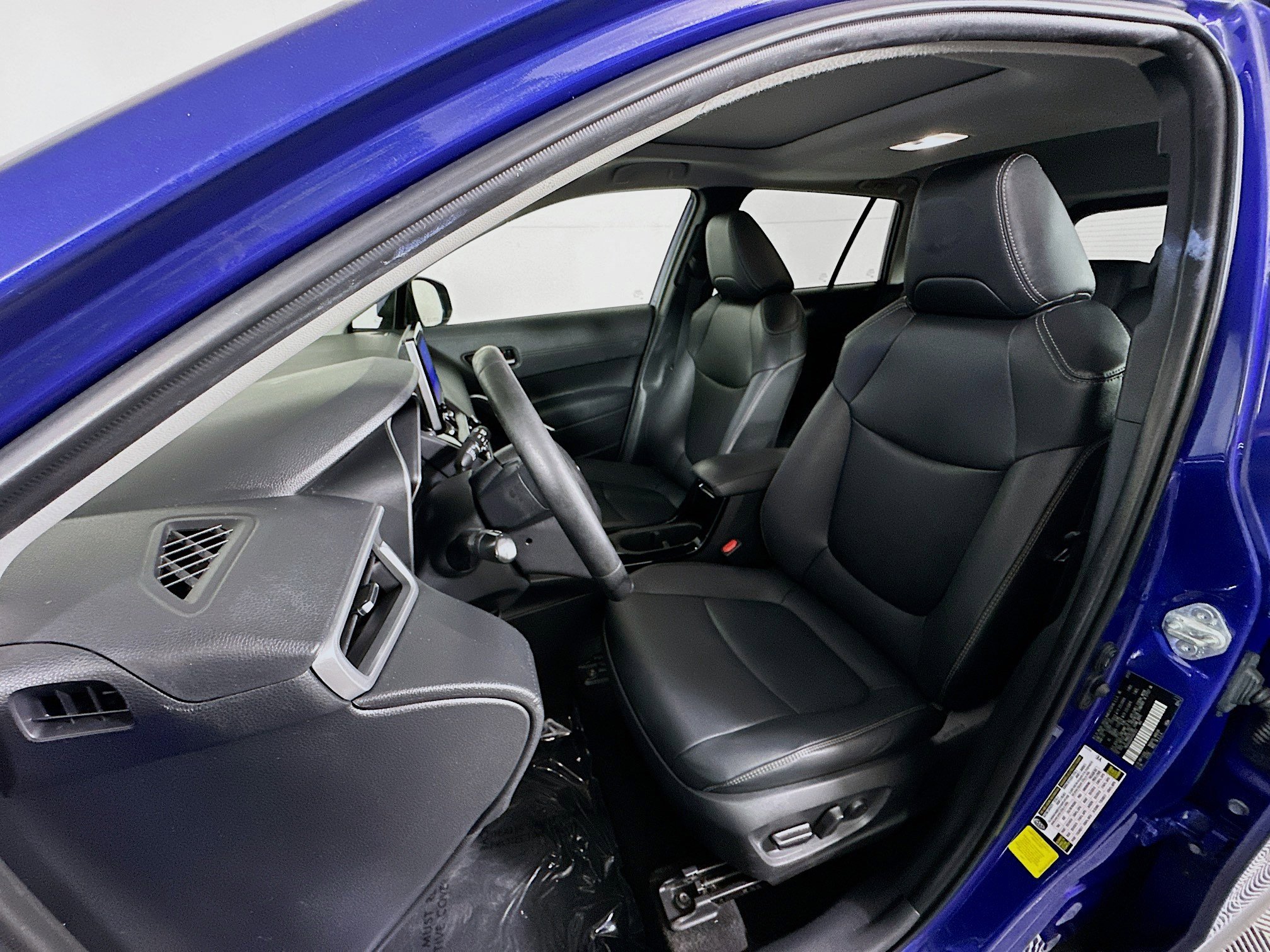 Used 2023 Toyota Corolla Cross XLE w/ Convenience Package image 12