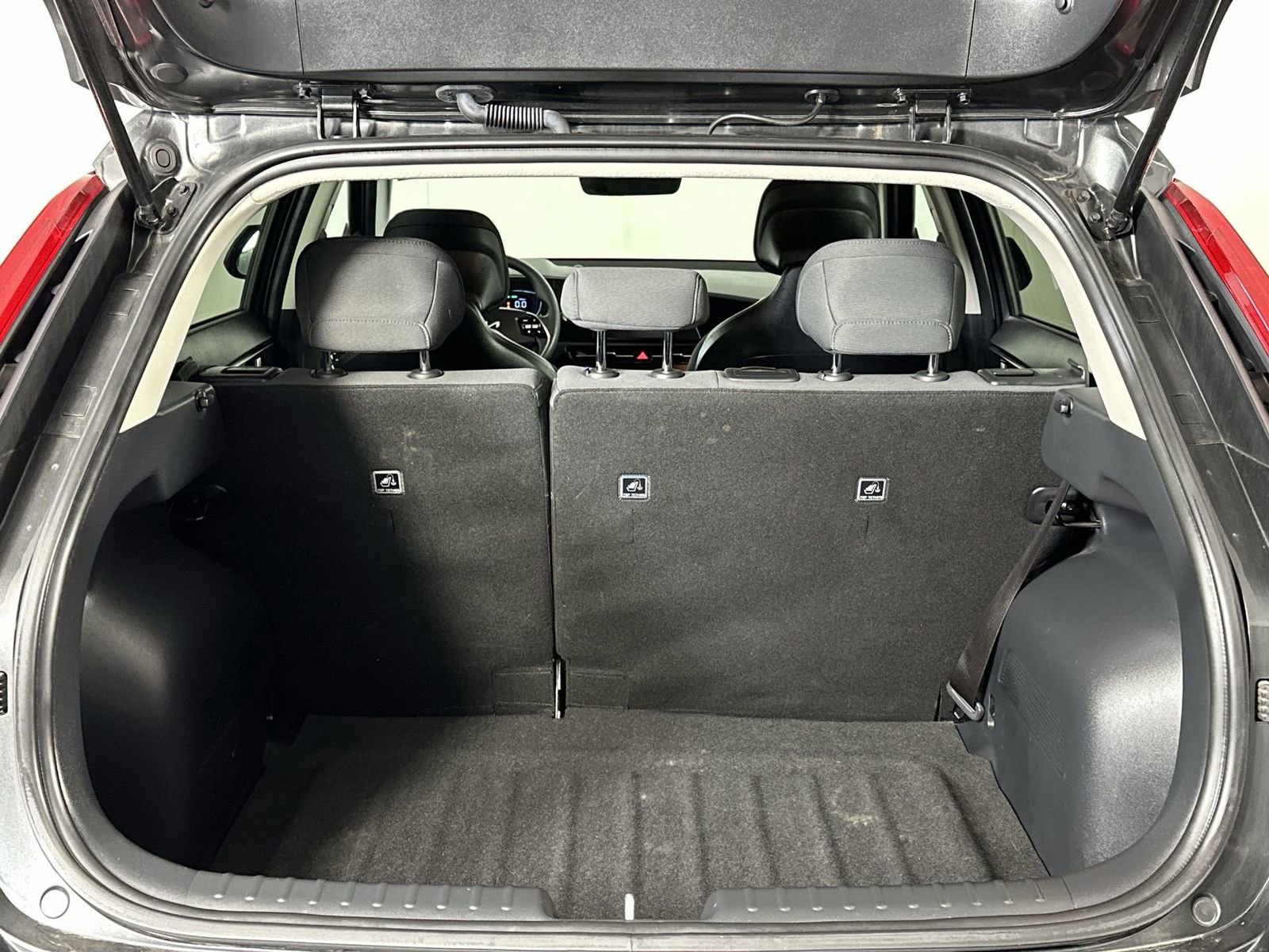 Used 2025 Kia Niro LX image 24