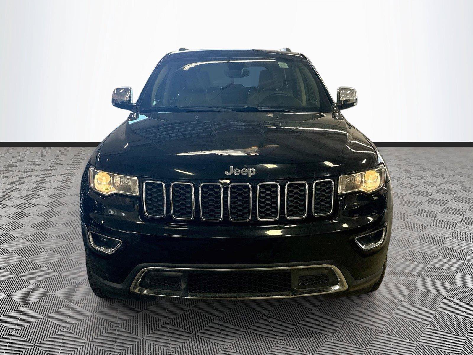 Used 2018 Jeep Grand Cherokee Limited AWD/4WD image 2