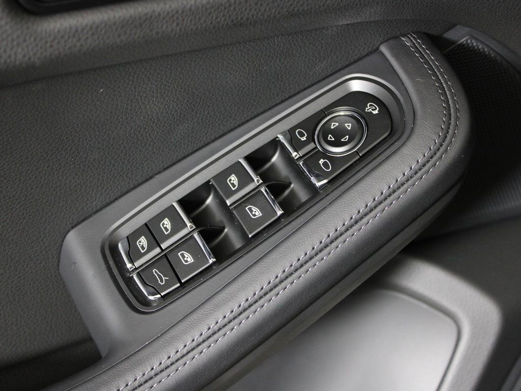 Certified 2026 Porsche Macan image 15