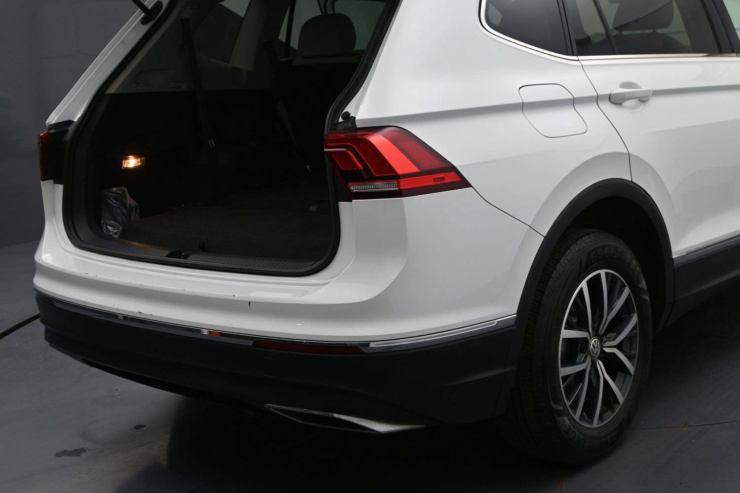 Used 2020 Volkswagen Tiguan SE w/ Panoramic Sunroof Package AWD/4WD image 12