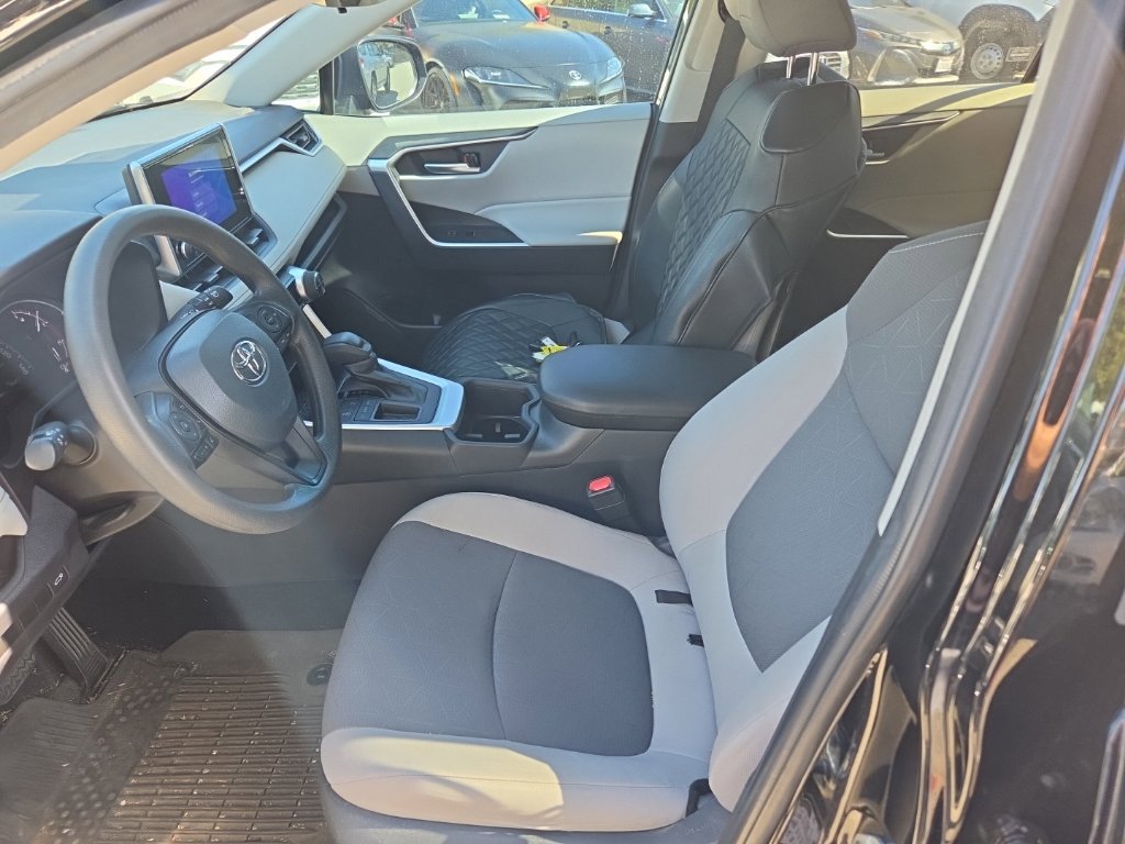 Used 2025 Toyota RAV4 XLE w/ Convenience Package FWD image 10
