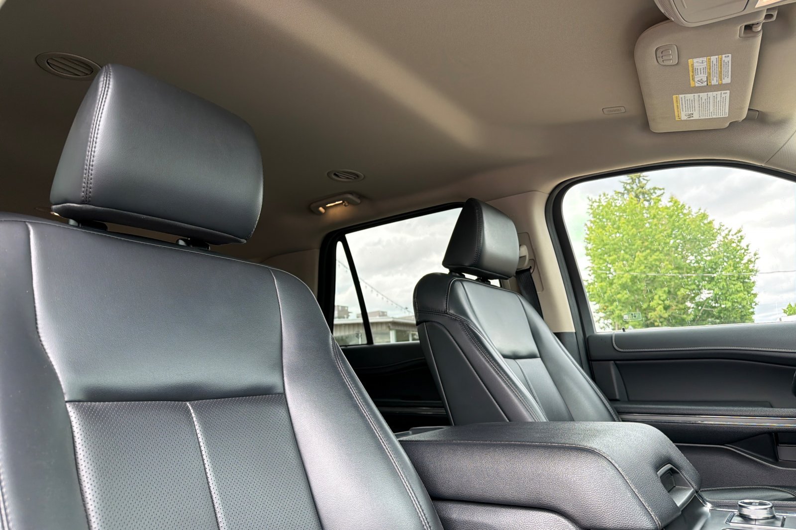 Used 2024 Ford Expedition XLT AWD/4WD image 16