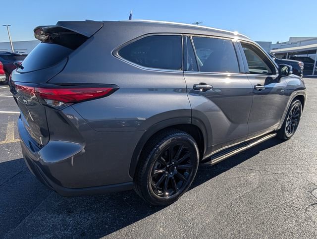 Used 2022 Toyota Highlander XLE image 18