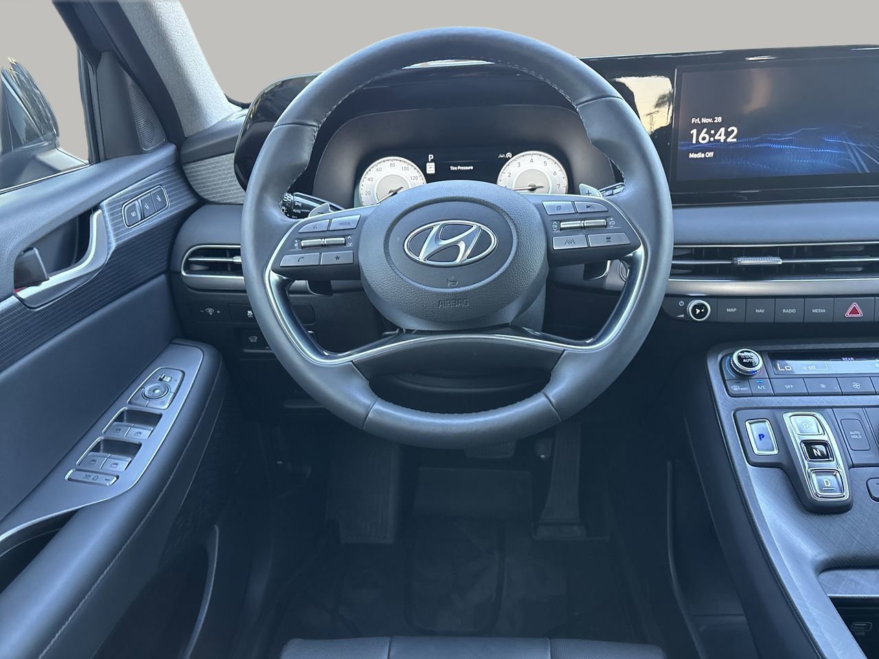 Used 2023 Hyundai Palisade Limited w/ Cargo Package image 8