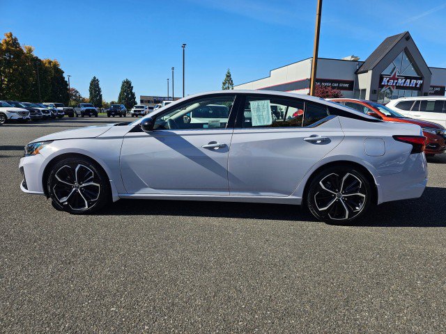 Used 2023 Nissan Altima 2.5 SR w/ SR Premium Package FWD image 6