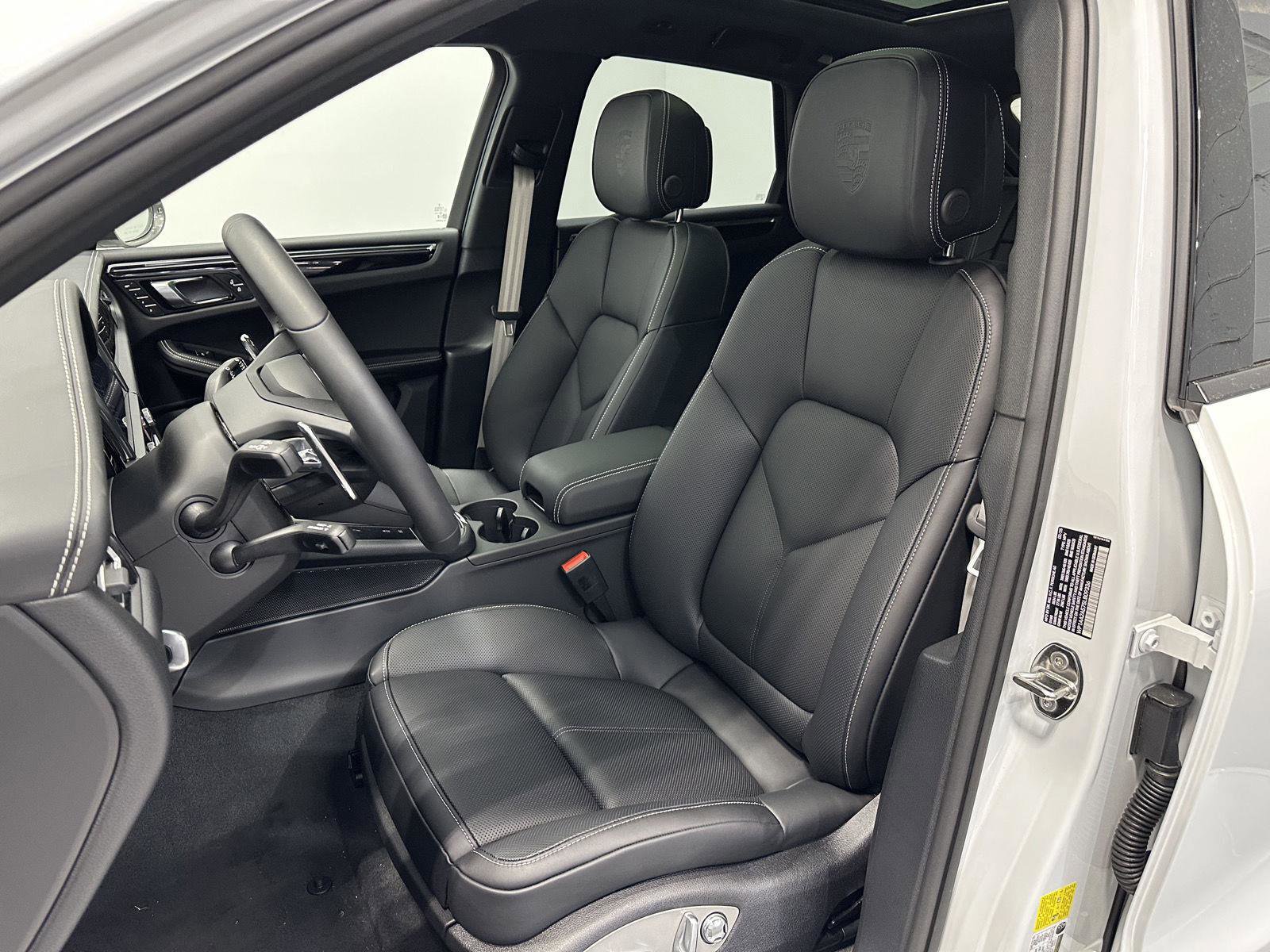 New 2025 Porsche Macan Turbo image 5