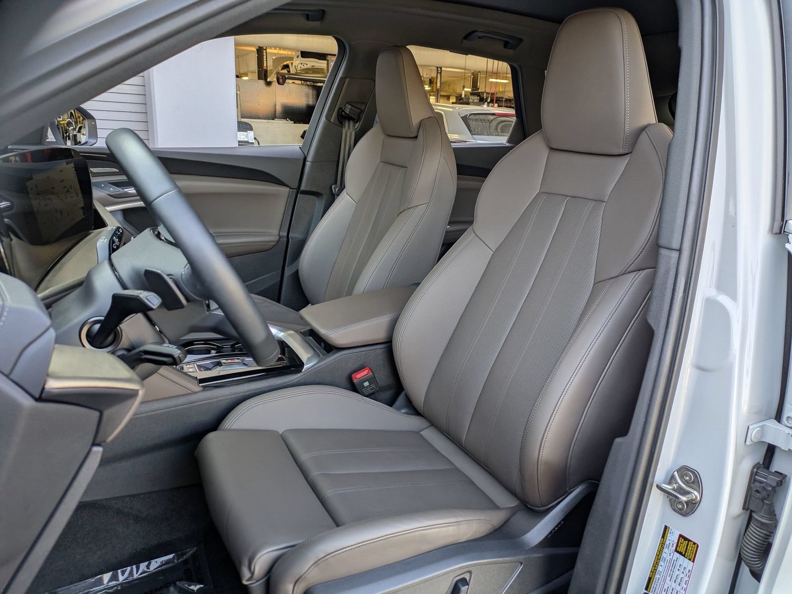 Used 2025 Audi Q5 Premium Plus w/ Premium Plus AWD/4WD image 28