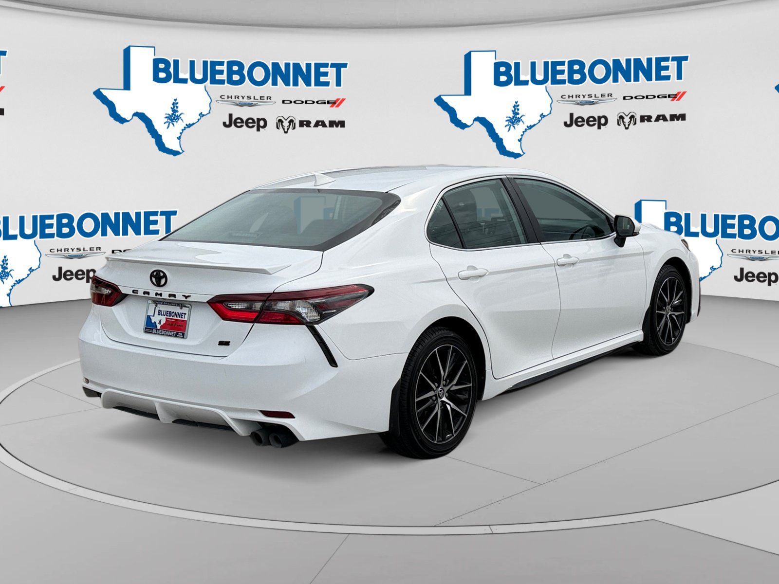 Used 2024 Toyota Camry SE FWD image 5