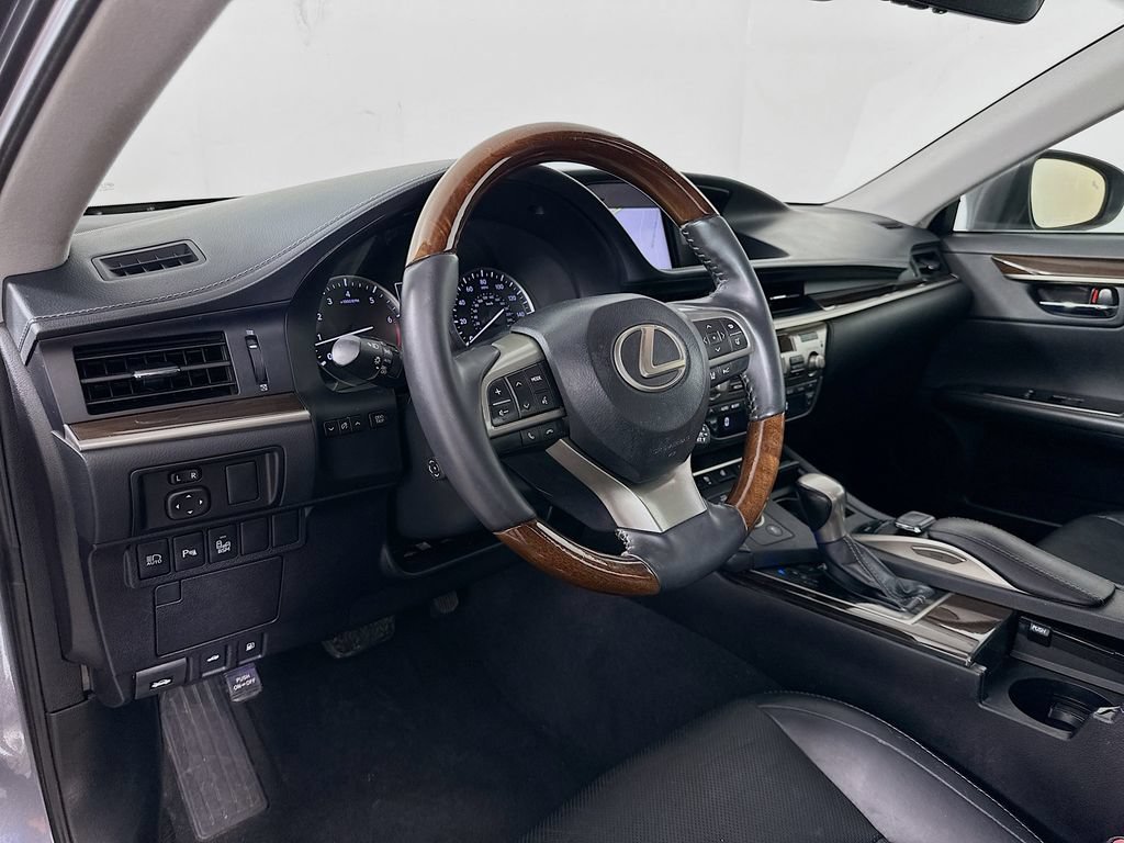 Used 2017 Lexus ES 350 w/ Luxury Package FWD image 9