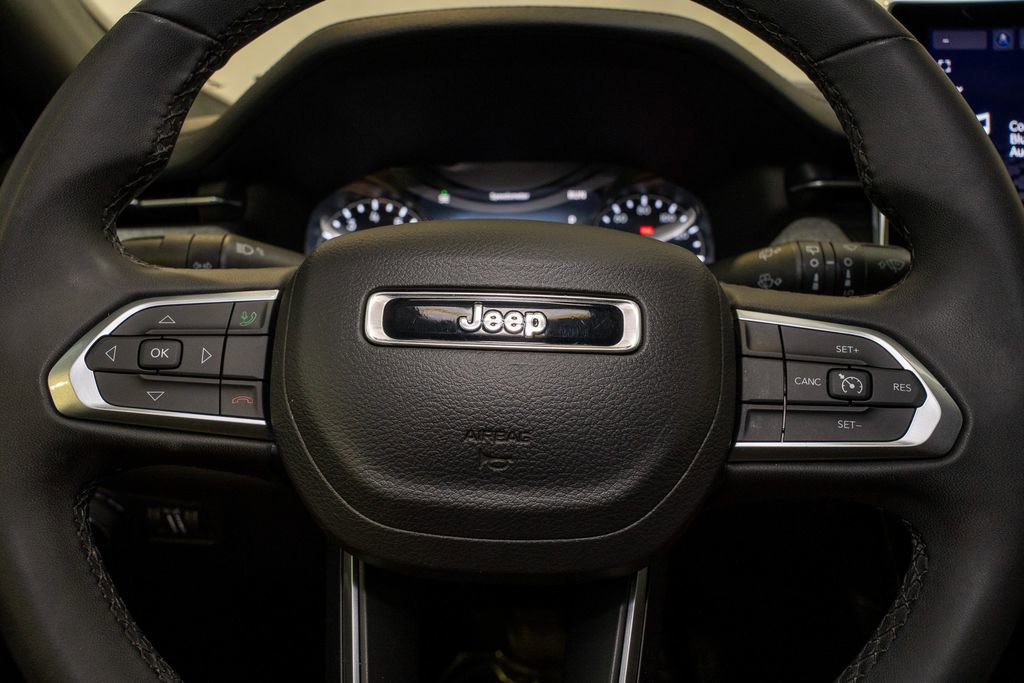 Used 2024 Jeep Compass Latitude image 17