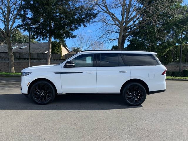 New 2026 Lincoln Navigator Reserve w/ Jet Appearance Package image 2