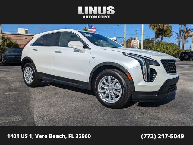 Used 2023 Cadillac XT4 Luxury w/ Cold Weather Package image 2