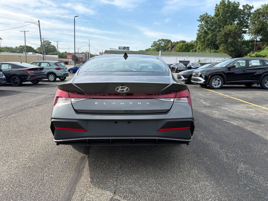 New 2026 Hyundai Elantra SE FWD image 6