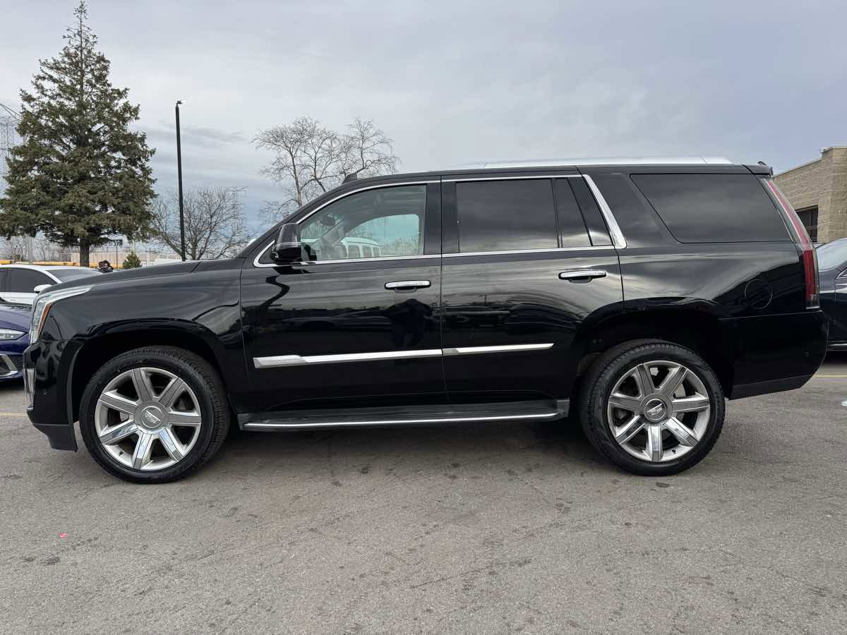 Used 2017 Cadillac Escalade Luxury AWD/4WD image 7