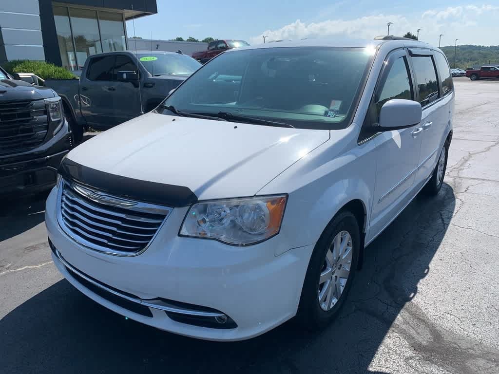 Used 2013 Chrysler Town & Country Touring FWD image 8