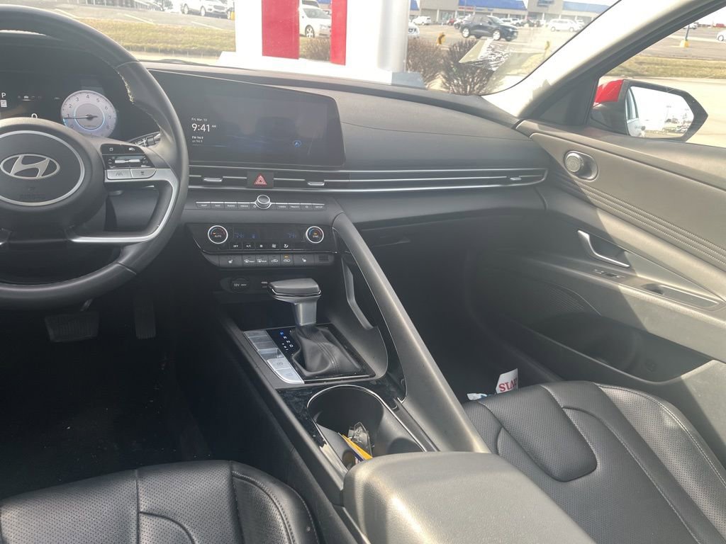 Used 2025 Hyundai Elantra Limited image 27