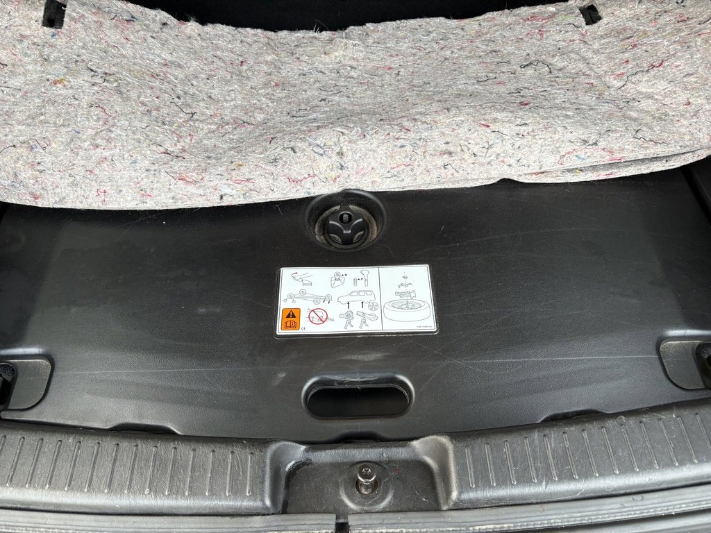 Used 2004 Ford Escape Limited image 9