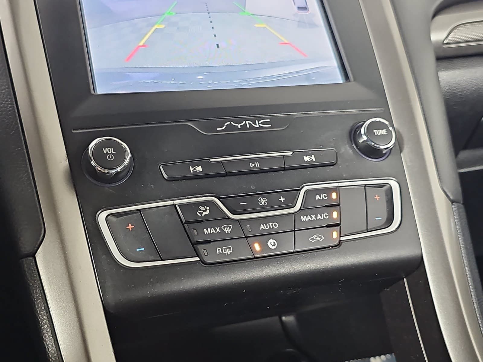 Used 2019 Ford Fusion SE FWD image 22