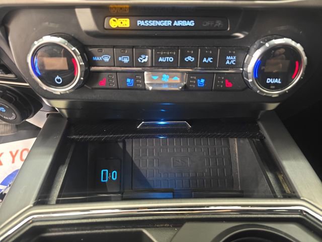 Used 2022 Ford F350 Platinum w/ FX4 Off-Road Package image 32
