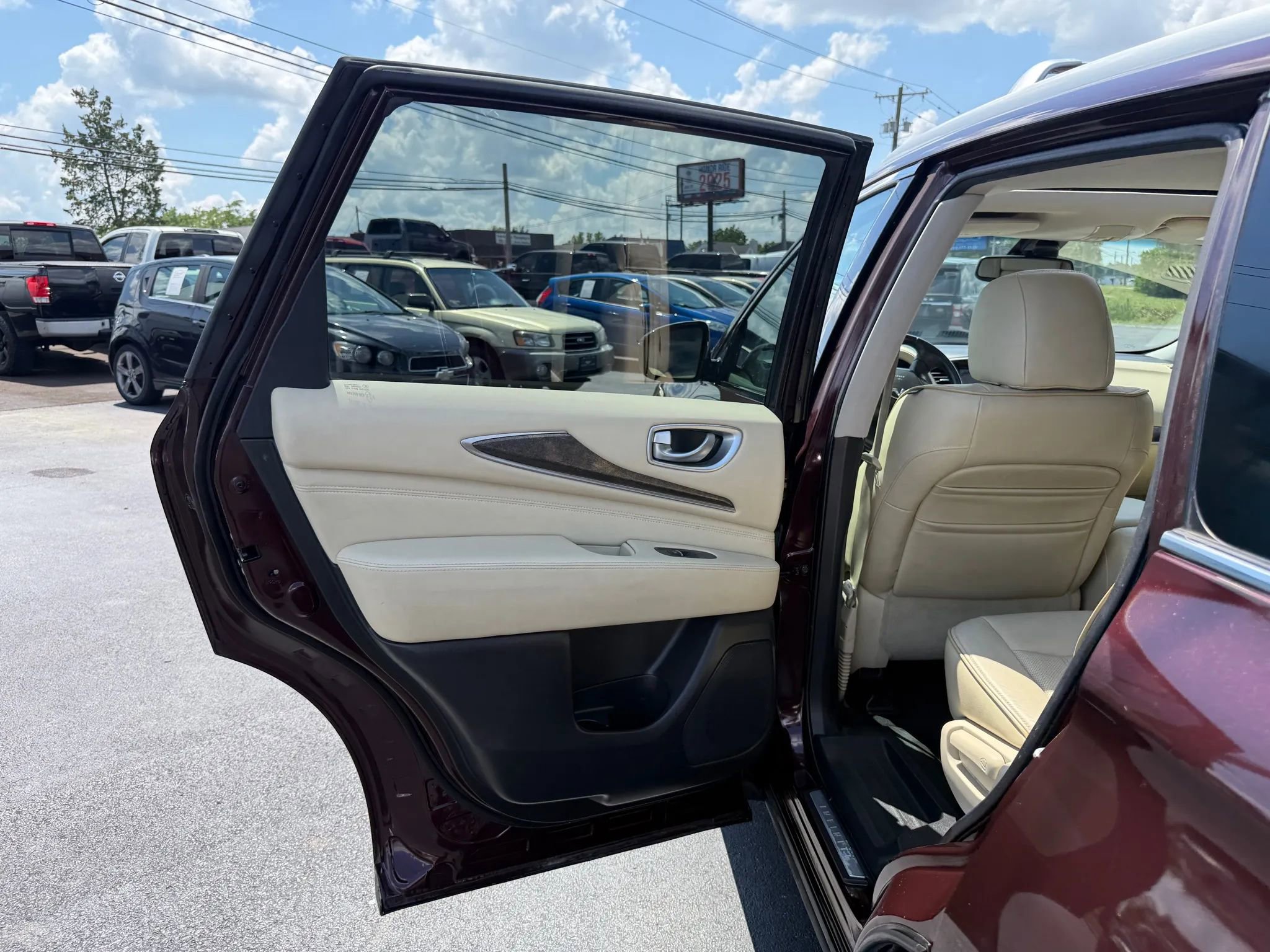 Used 2015 INFINITI QX60 AWD w/ Premium Plus Package image 37