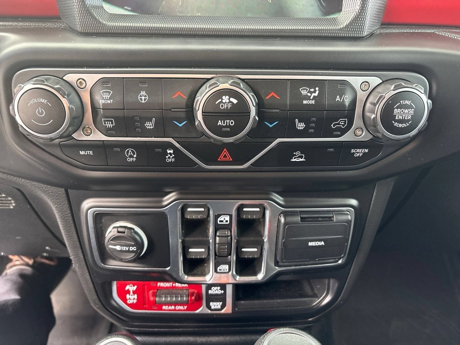 Used 2023 Jeep Gladiator Rubicon w/ Cold Weather Group AWD/4WD image 19
