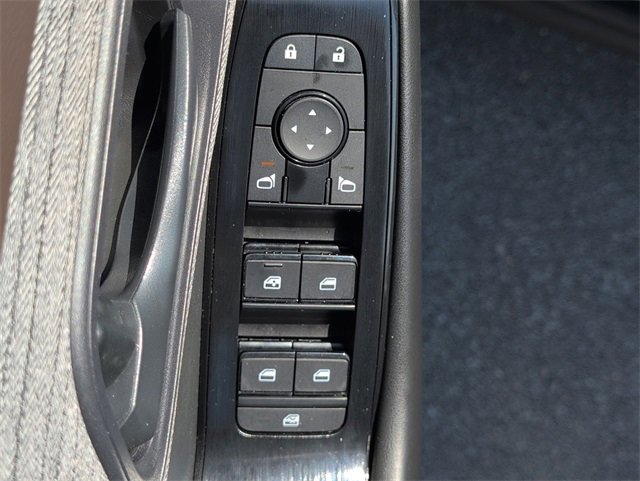 Used 2023 Nissan Rogue S image 12