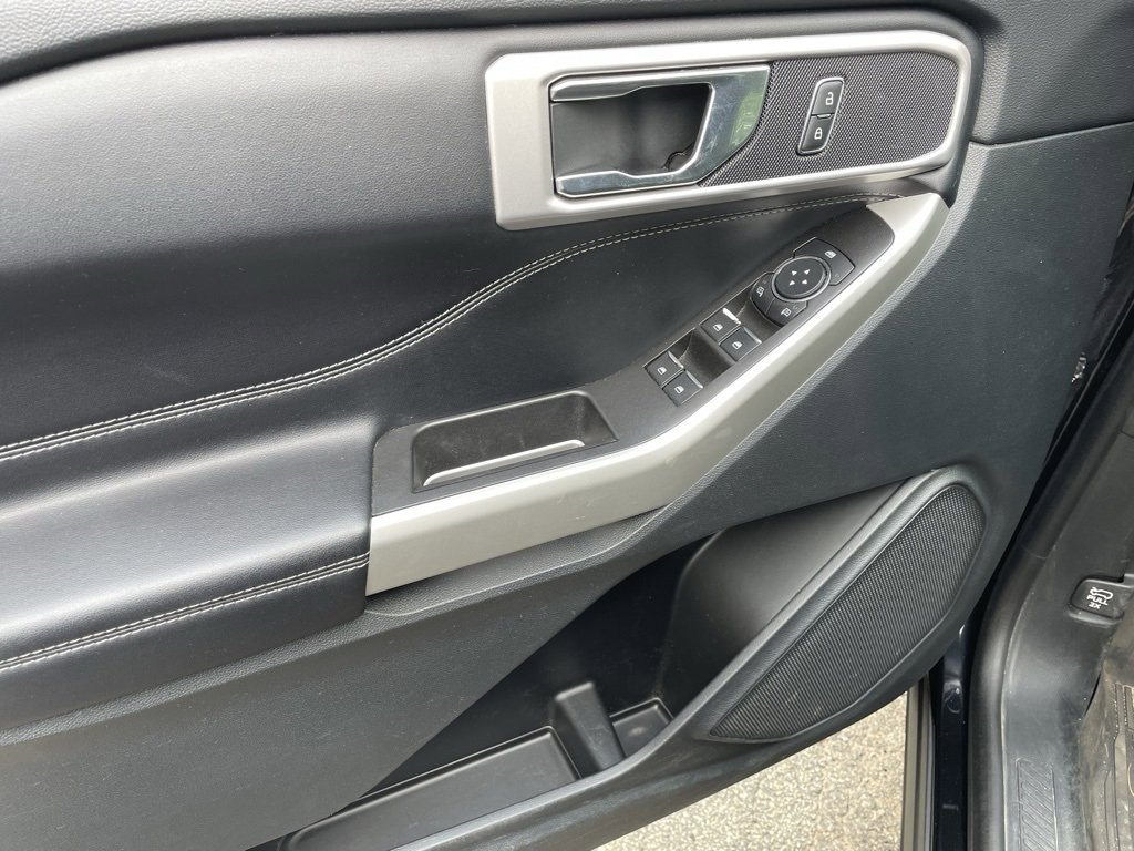 Certified 2022 Ford Explorer XLT image 4