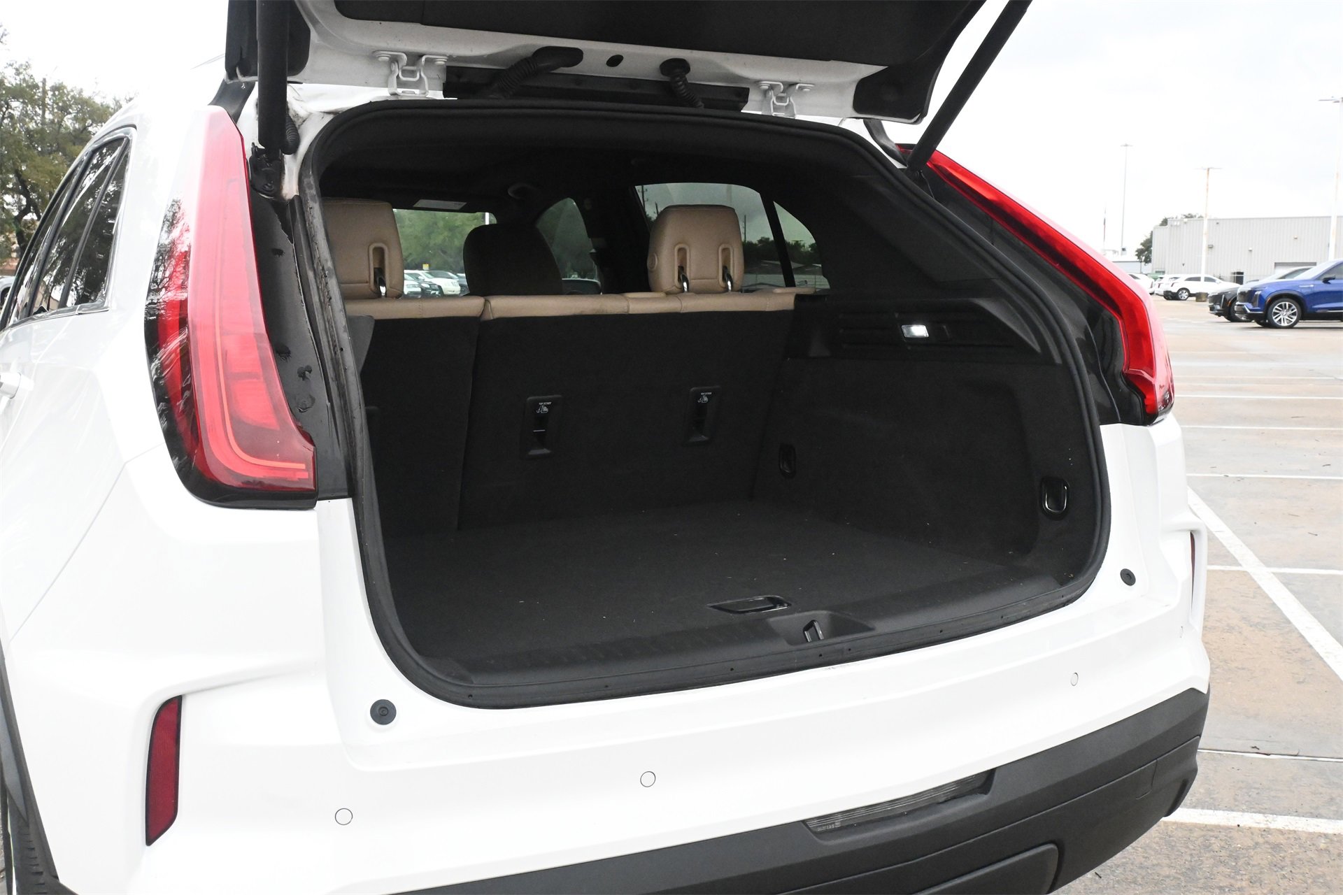 Certified 2024 Cadillac XT4 Luxury w/ Cold Weather Package image 23