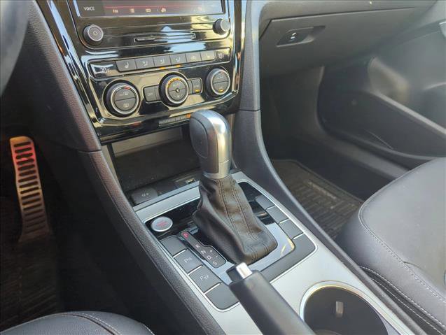Used 2020 Volkswagen Passat 2.0T SEL image 12