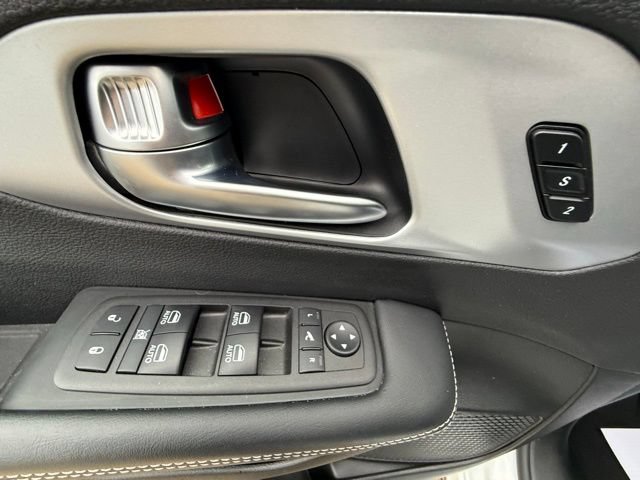 Used 2025 Chrysler Pacifica Limited FWD image 21