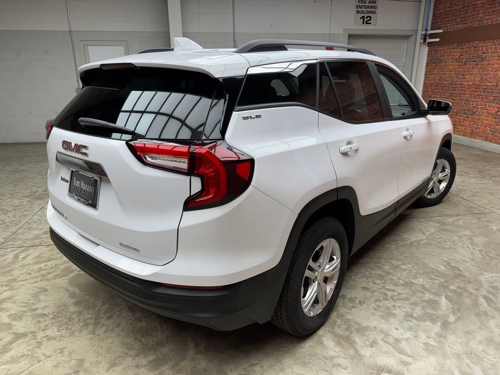Used 2023 GMC Terrain SLE w/ Driver Convenience Package AWD/4WD image 5