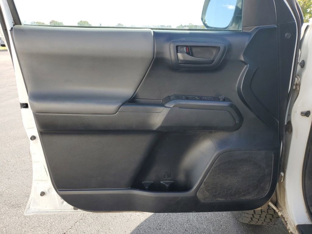 Used 2019 Toyota Tacoma SR image 27