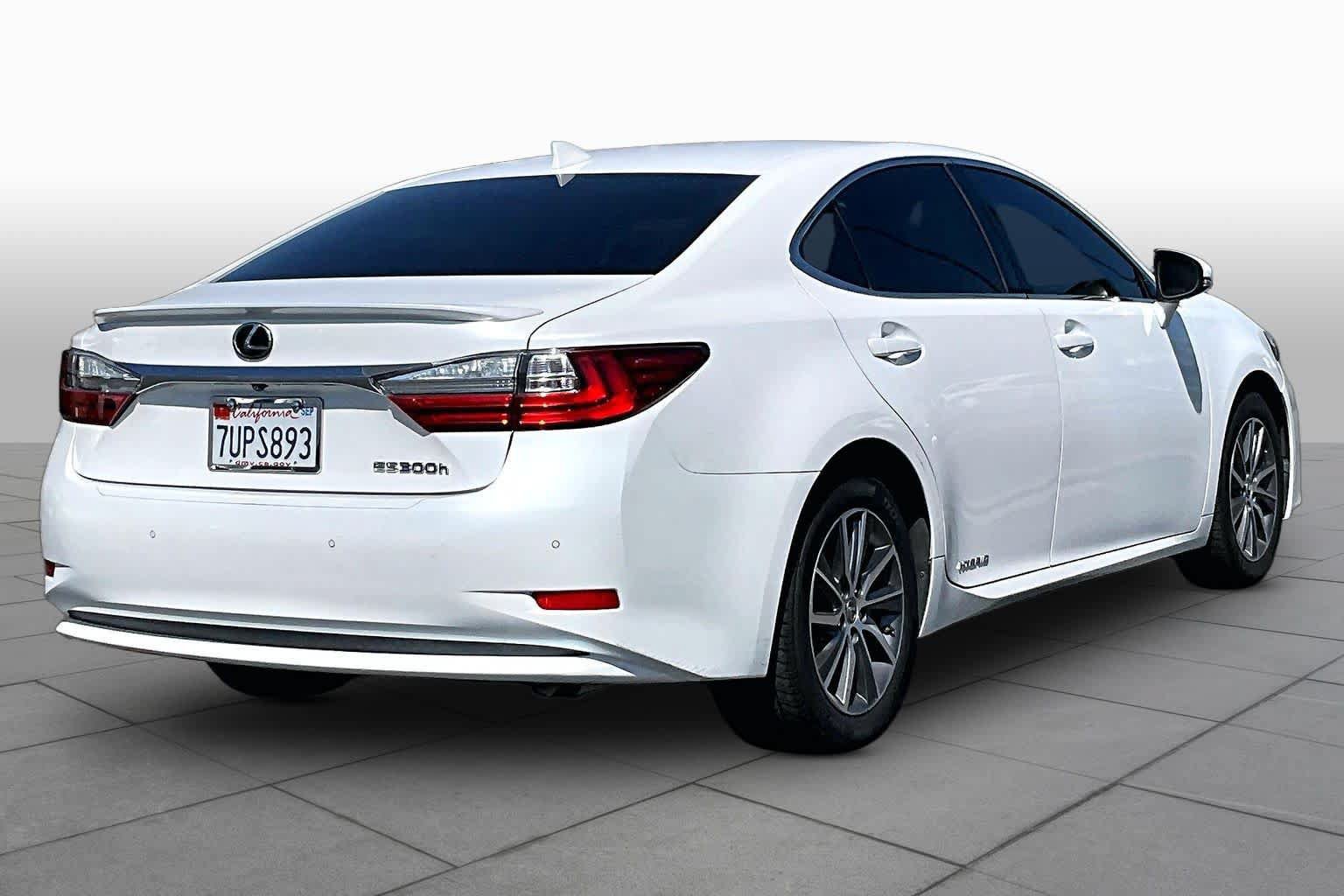 Used 2016 Lexus ES 300h w/ Navigation System Package FWD image 12