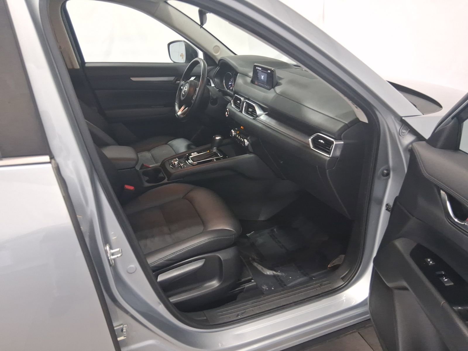 Used 2018 MAZDA CX-5 Touring image 17