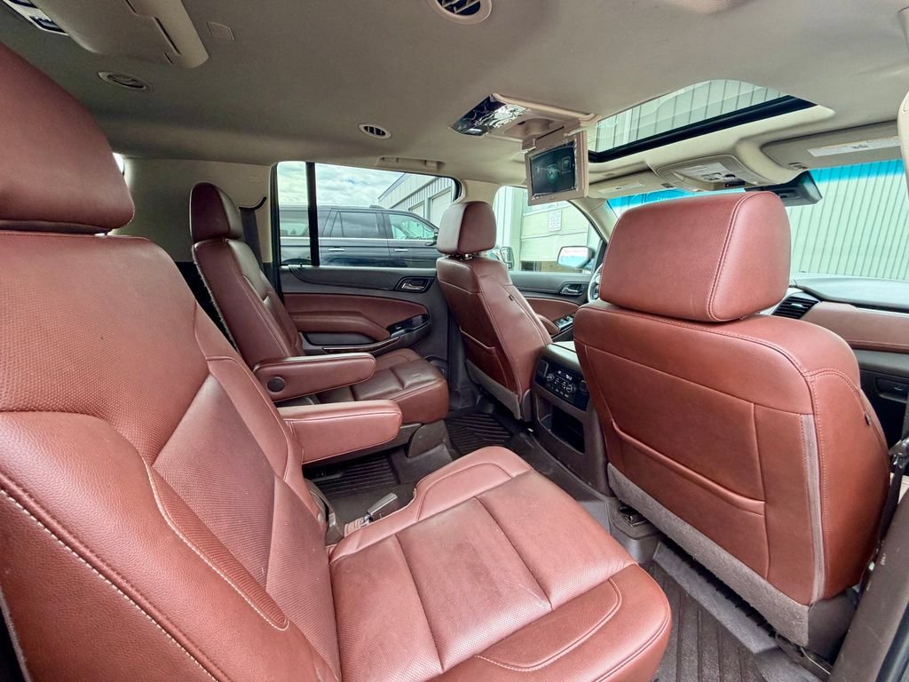 Used 2020 Chevrolet Suburban Premier AWD/4WD image 28