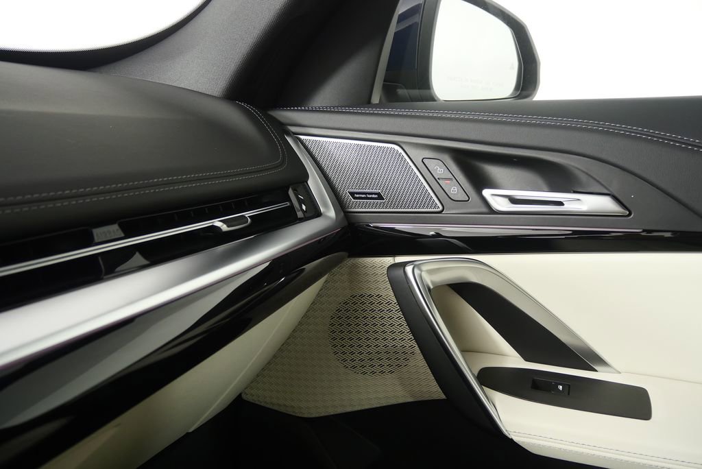 Used 2026 BMW X1 xDrive28i w/ Technology Package image 27