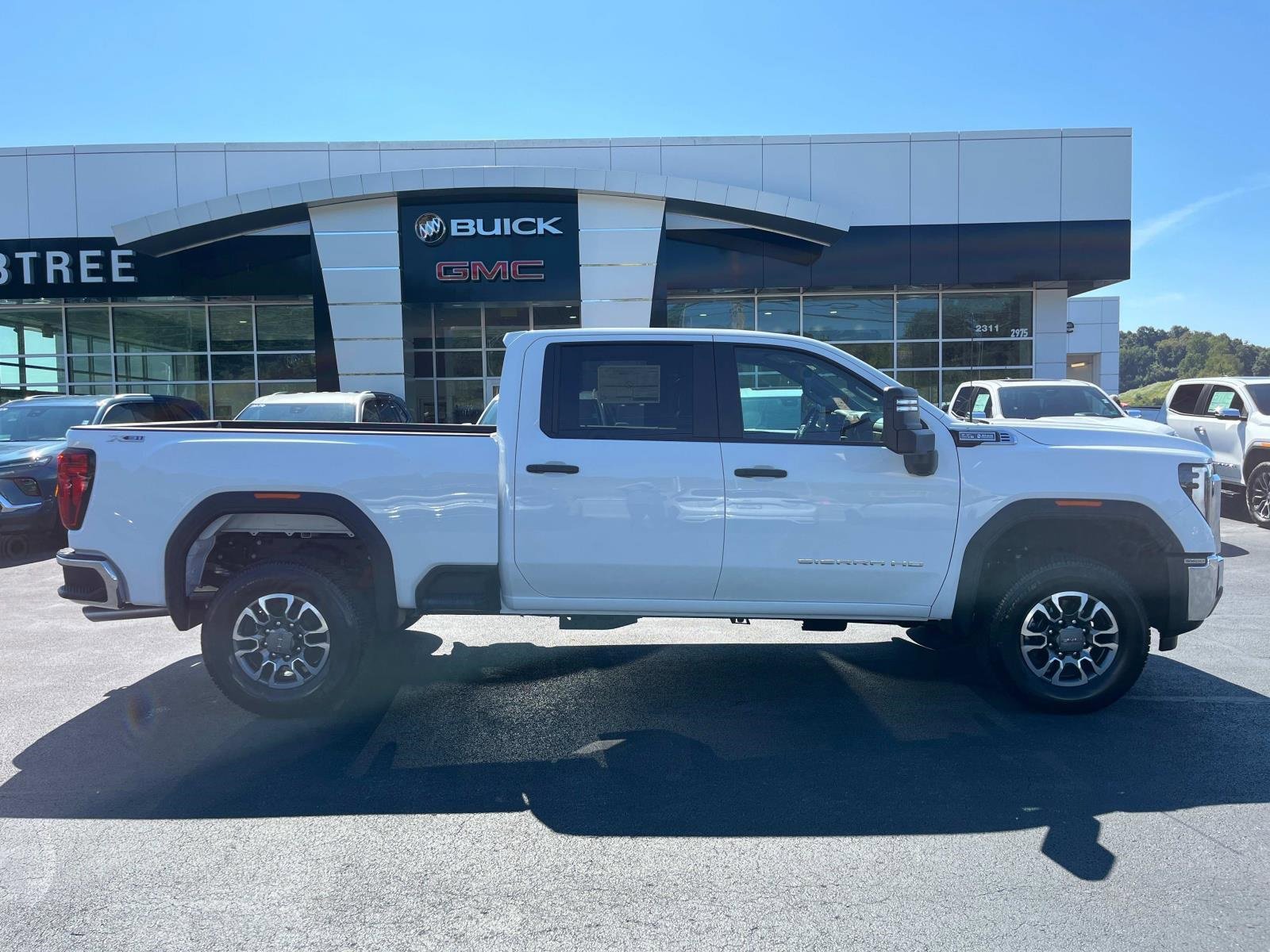 New 2026 GMC Sierra 3500 Pro w/ Convenience Package image 2