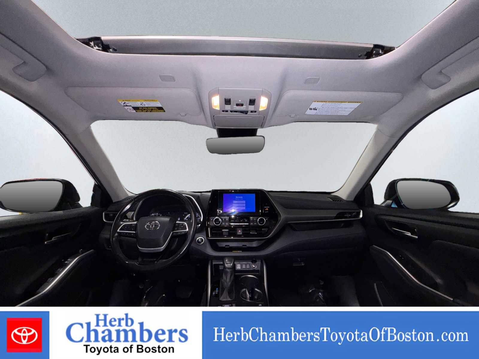 Used 2024 Toyota Highlander XLE AWD/4WD image 6