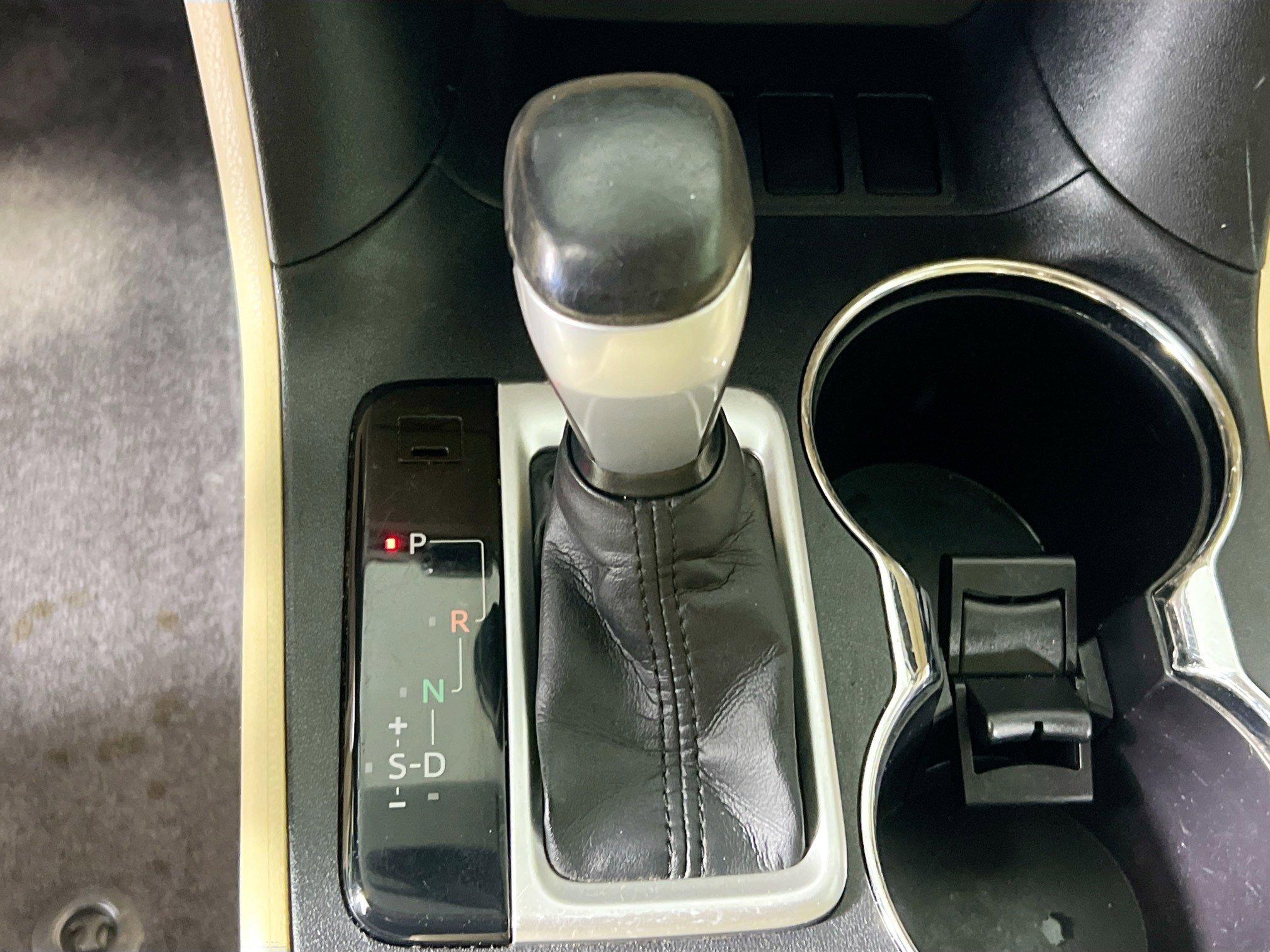 Used 2014 Toyota Highlander Limited image 25