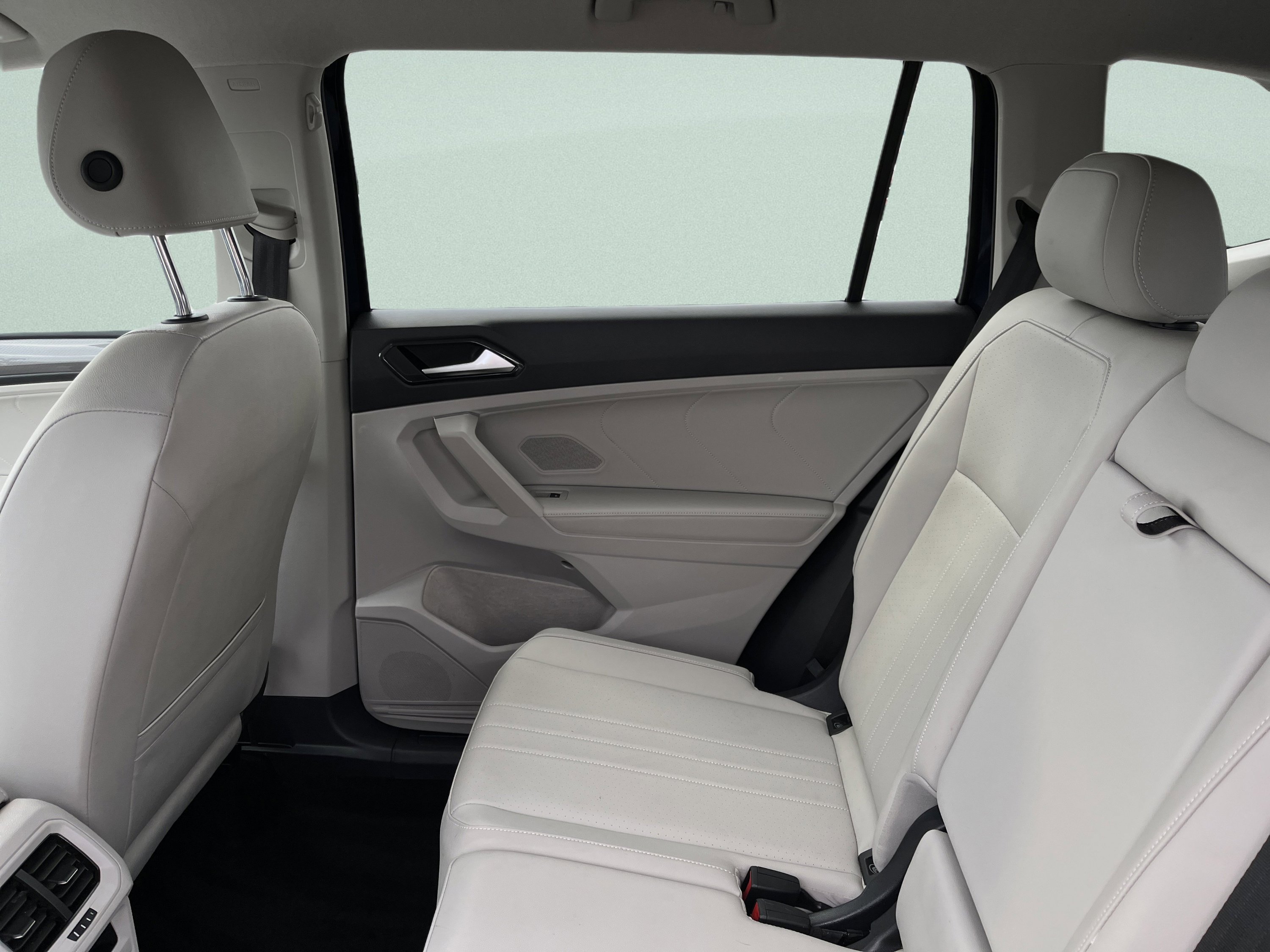 Used 2022 Volkswagen Tiguan SE image 22