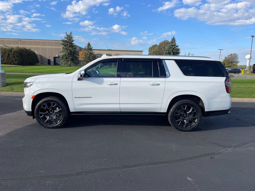 Used 2023 Chevrolet Suburban Premier w/ Premium Package AWD/4WD image 2