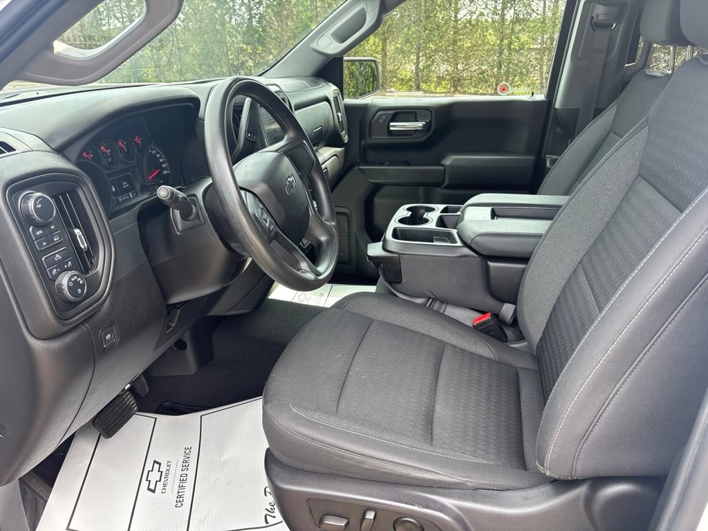 Used 2024 Chevrolet Silverado 1500 Custom w/ Dark Appearance Package AWD/4WD image 9