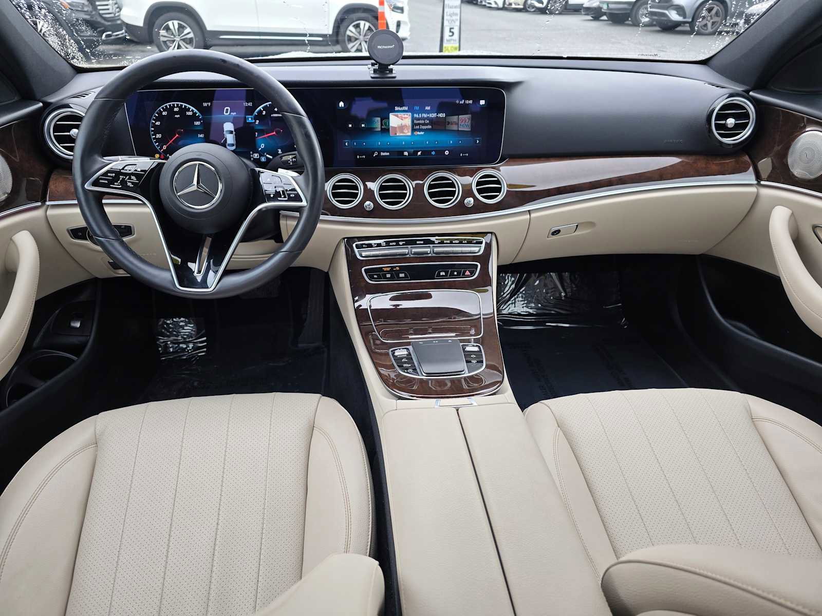 Used 2022 Mercedes-Benz E 350 Sedan image 20