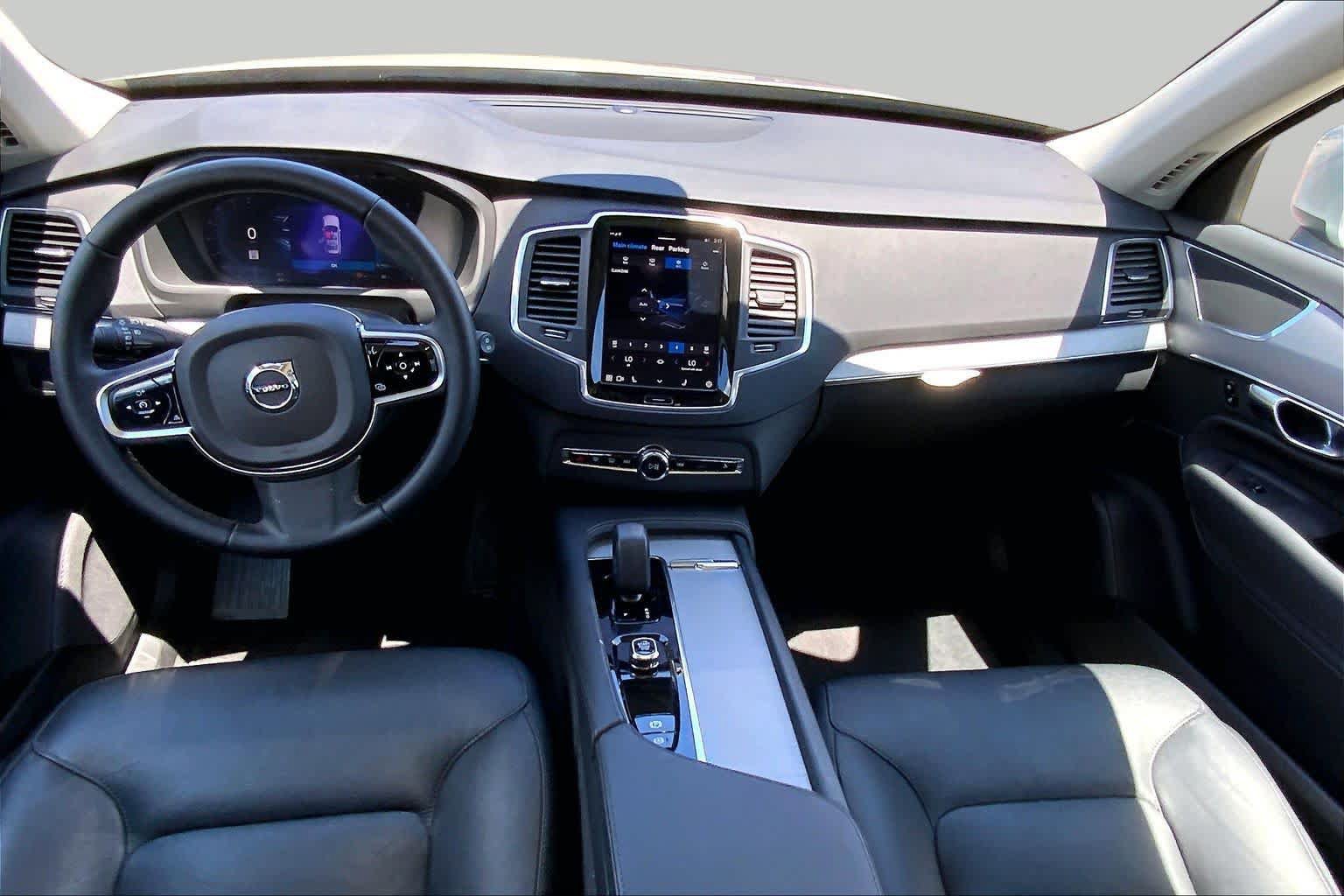 Used 2025 Volvo XC90 B5 Core AWD/4WD image 16
