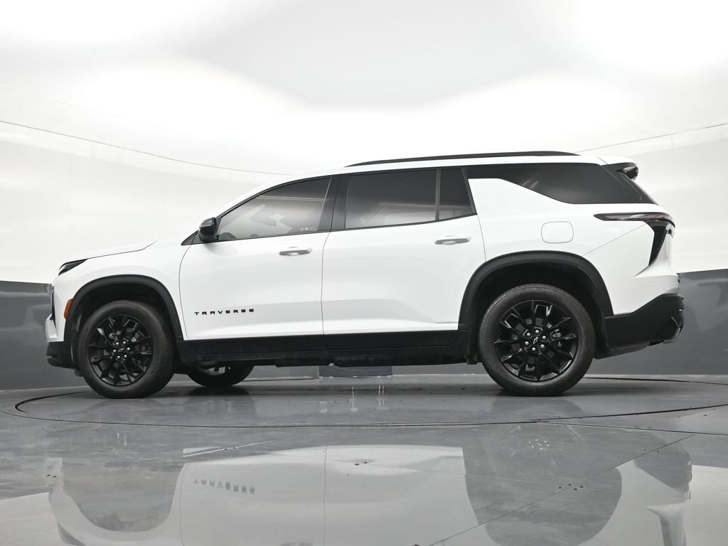 Used 2025 Chevrolet Traverse LT w/ Midnight/Sport Edition FWD image 25