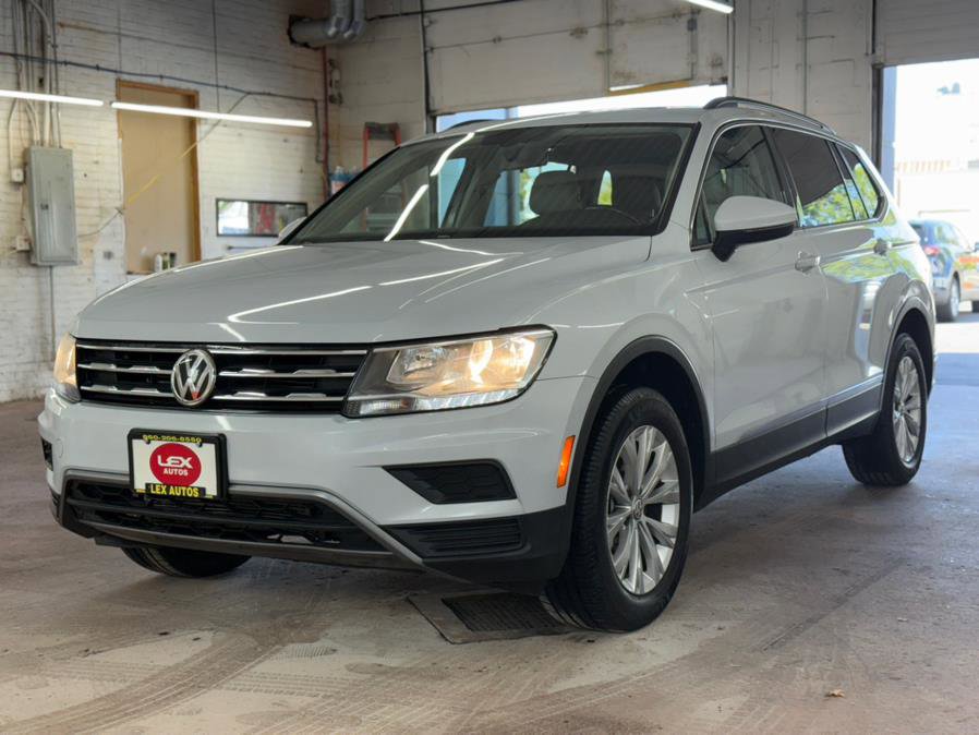 Used 2018 Volkswagen Tiguan SE w/ Panoramic Sunroof Package AWD/4WD image 2