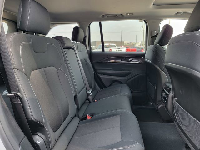 Certified 2023 Jeep Grand Cherokee Laredo w/ Luxury Tech Group I image 23