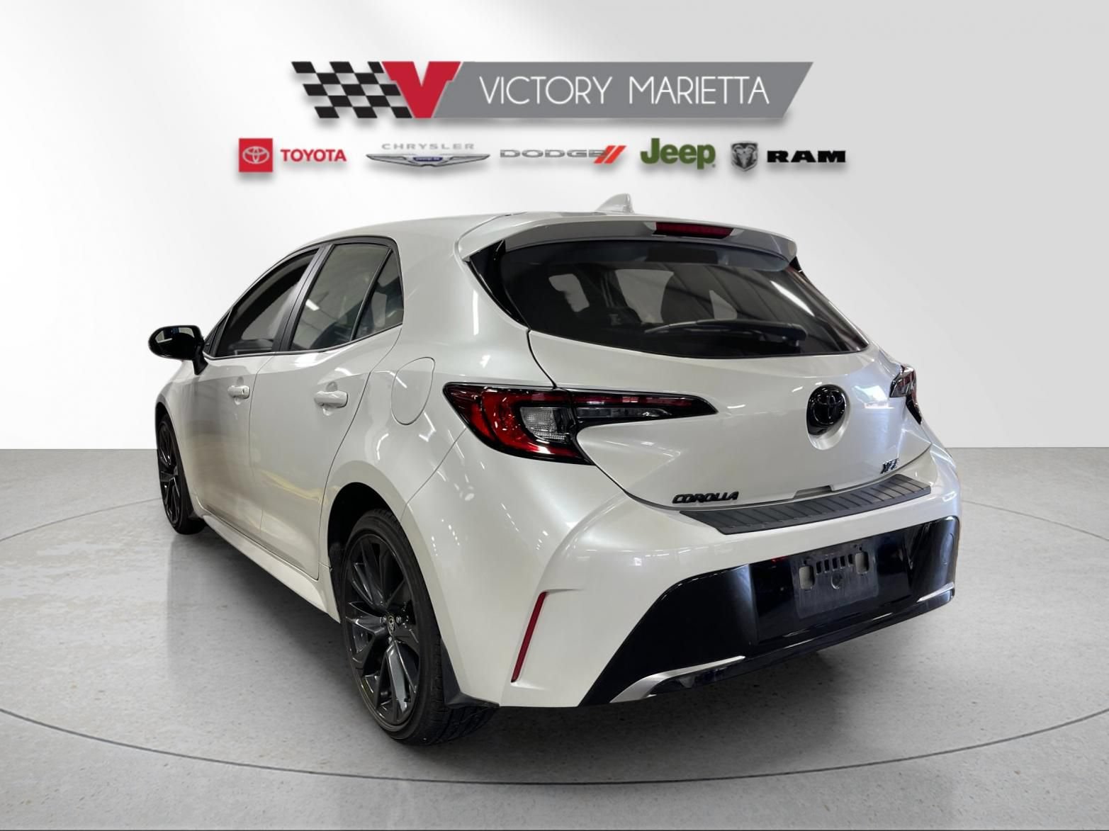 Used 2025 Toyota Corolla XSE FWD image 3
