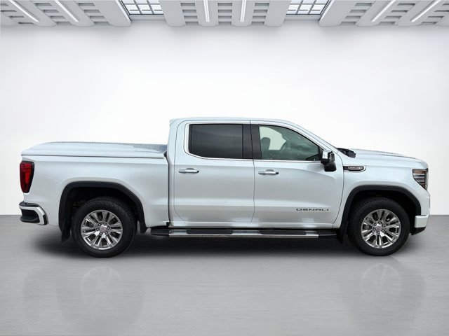 Used 2024 GMC Sierra 1500 Denali w/ Technology Package AWD/4WD image 3